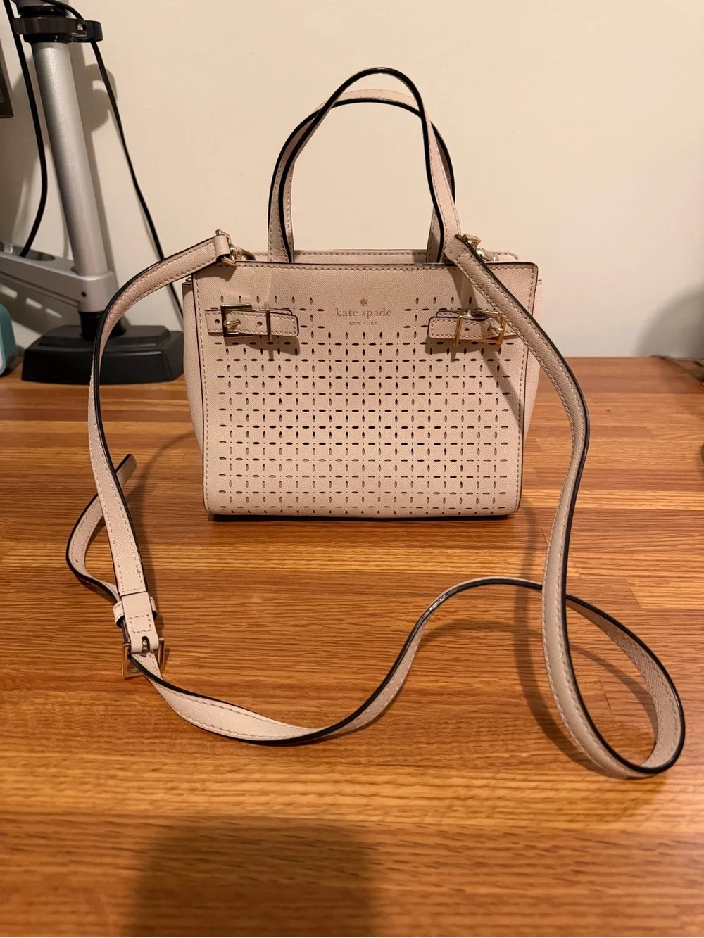 Kate Spade New York Beige Milton Land Saffiano Leather handbag